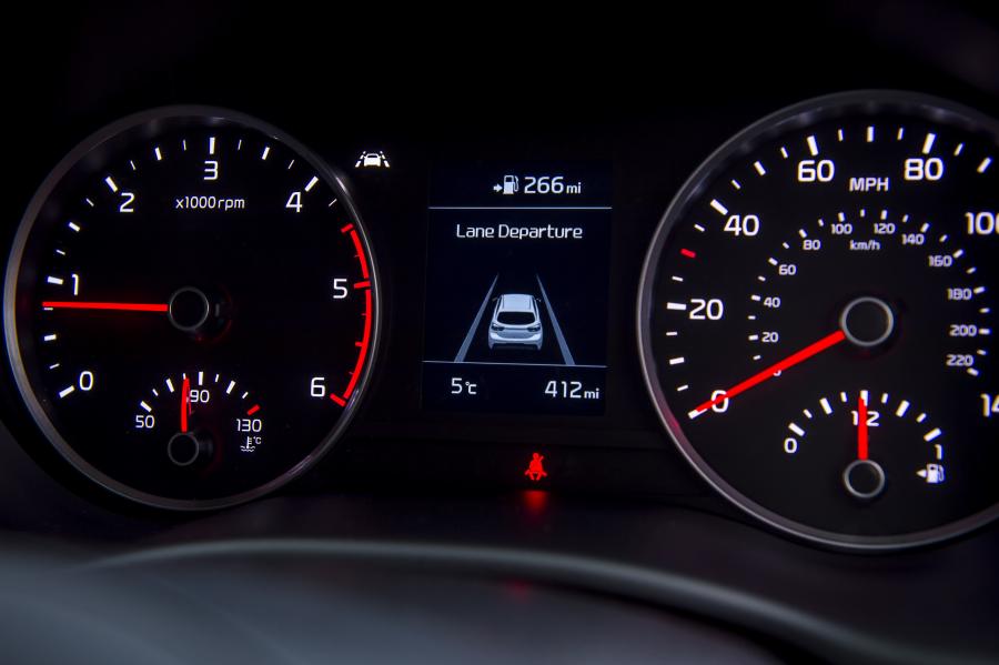 Панель приборов Kia Rio 5-Door 2017 года  (UK) (фото 144 из 145)